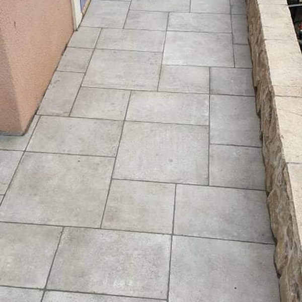 Couloir carrelage extérieur
