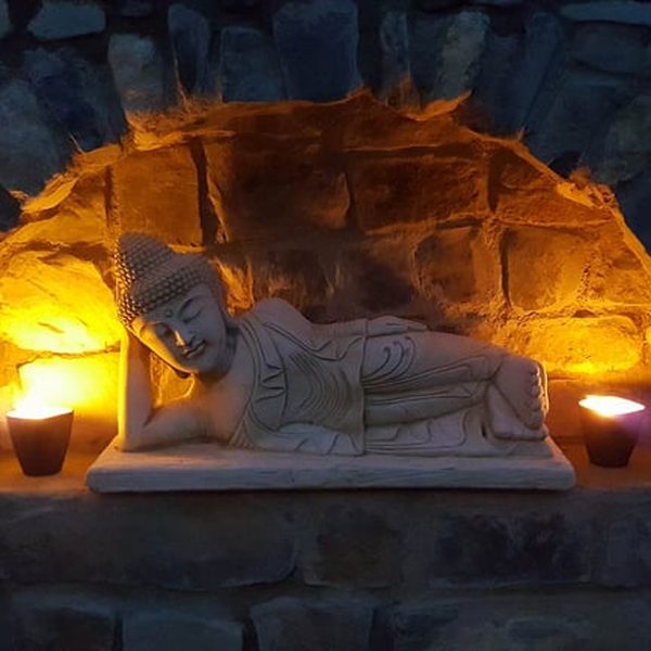 Niche en pierre avec éclairage